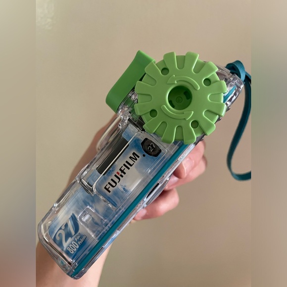 Fuji film underwater camera 27 shots - Picture 3 of 3